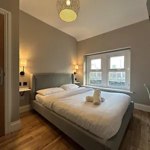 the-riverhouse-backpackers.cardiffhotelswales.com/